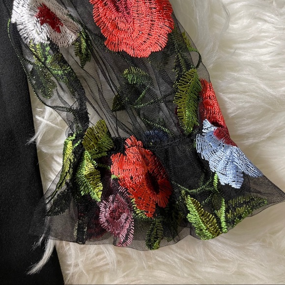 Large blouse sheer lace sleeves embroidered top - Picture 13 of 13